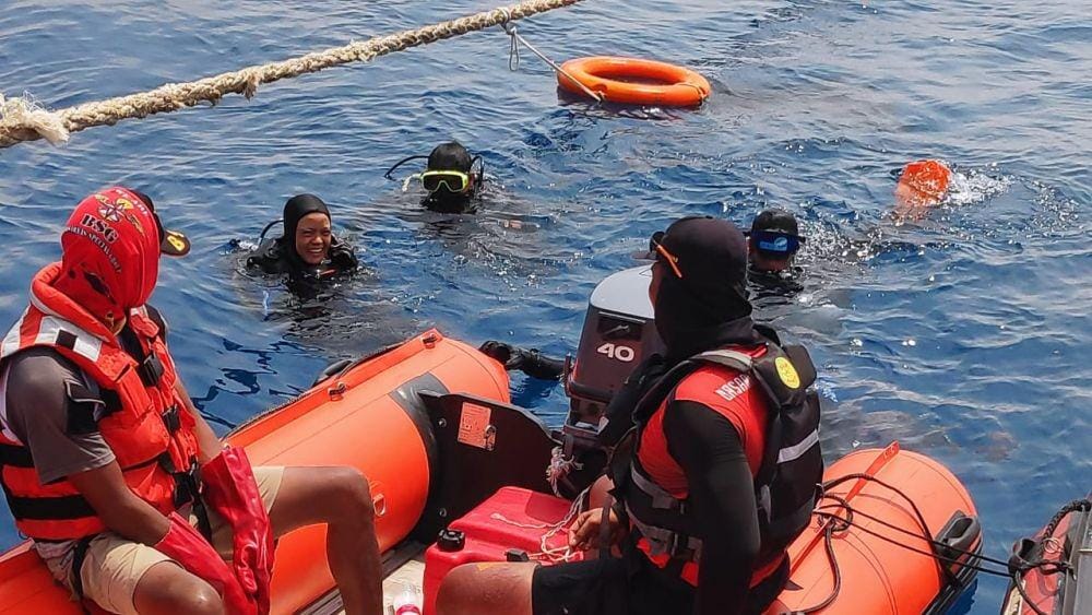 (Penyelam SAR perempuan, Putri Dela Karneta sebelum melakukan penyelaman) Istimewa