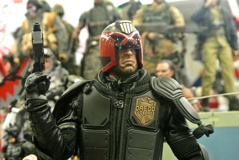 Action figure Judge Dredd, karakter yang pernah dimainkan Sylvester Stallone. Shutterstock/Aisyaqilumaranas
