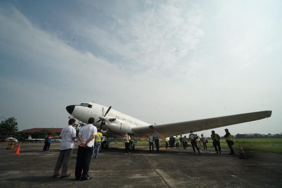 Pesawat survei DC3 Turbo Prop yang digunakan untuk Survei geofisika dengan teknologi enhanced Full Tensor Gradiometry (eFTG). (dok. Pertamina)