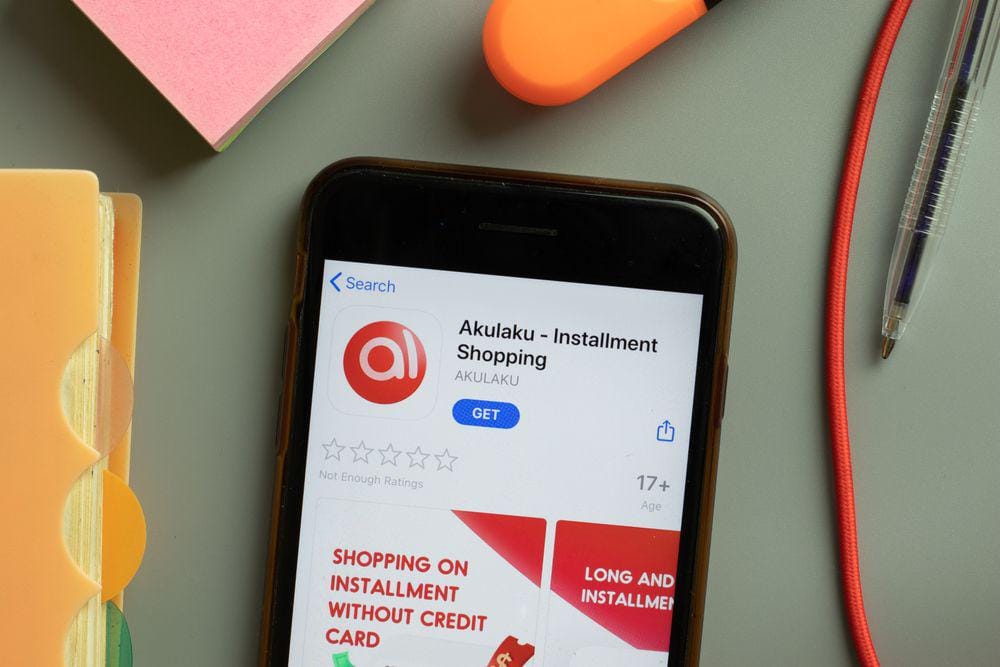 AkuLaku. (ShutterStock_Postmodern Studio)