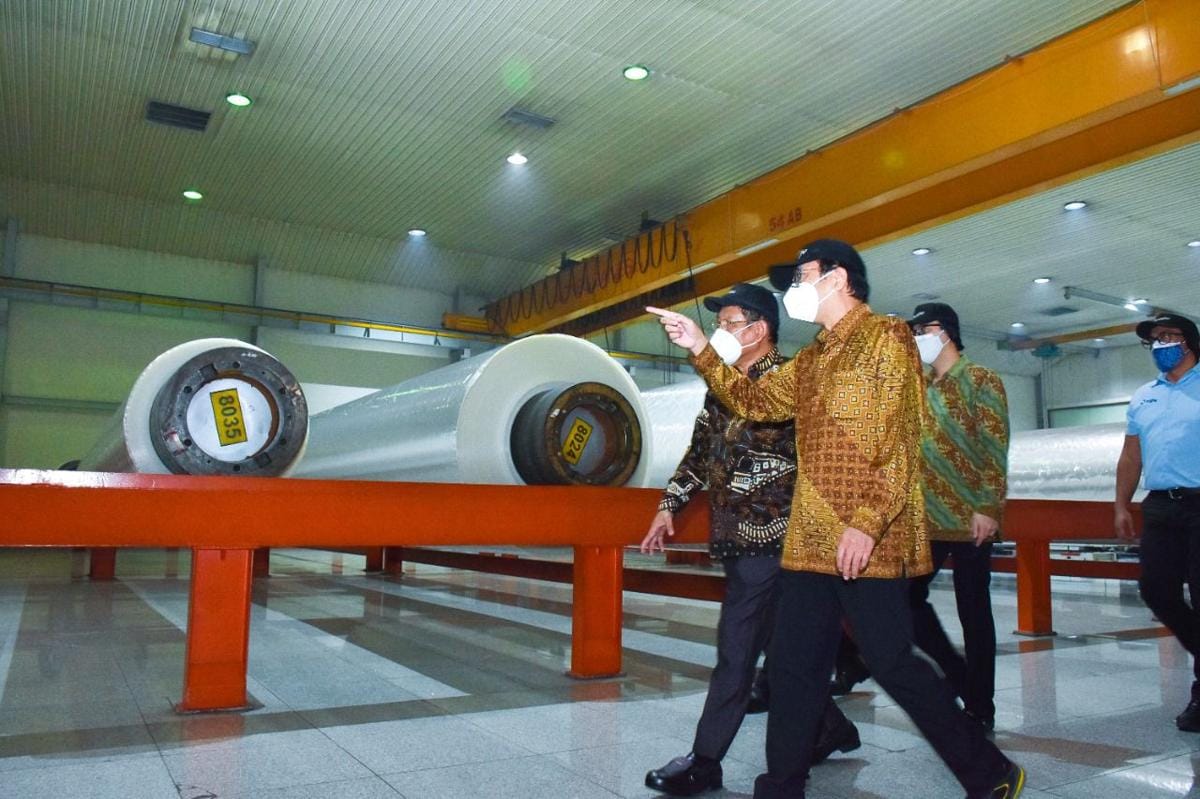 Penerapan prokes di industri plastik. (dok.Kemenperin)