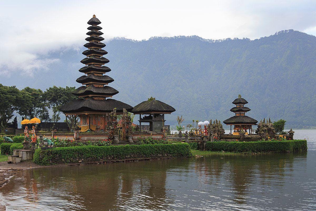 Pura Ulun Danu Bratan, Bali. (Wikivoyage)