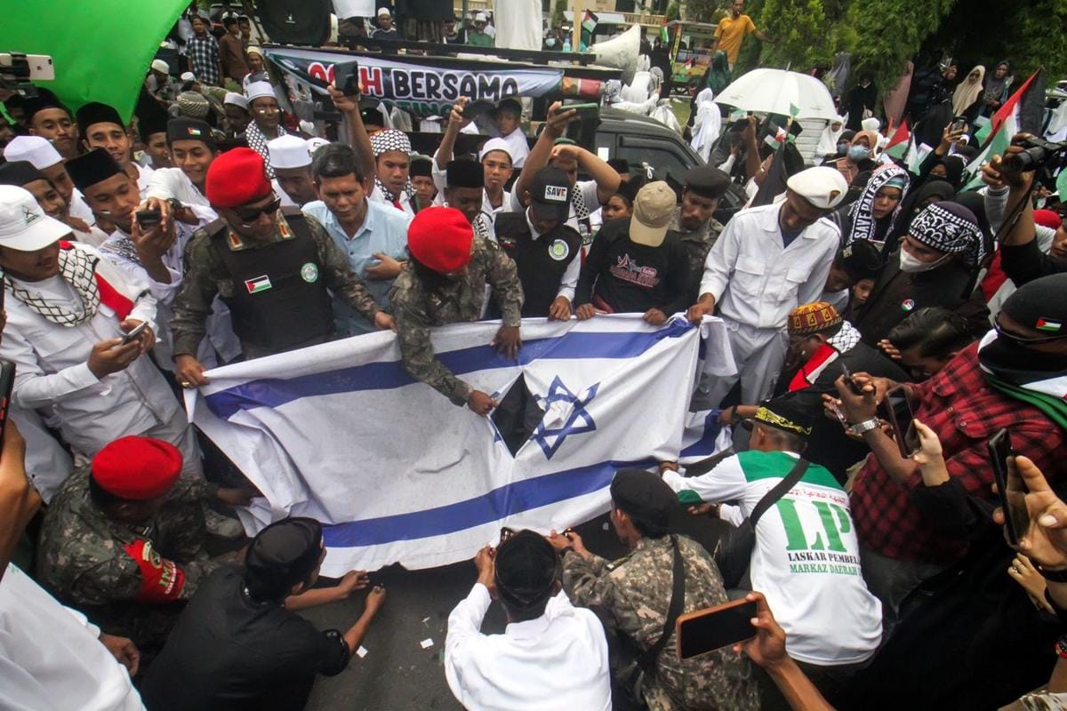 Aksi masyarakat bela Palestina. (ANTARA FOTO/Rahmad)